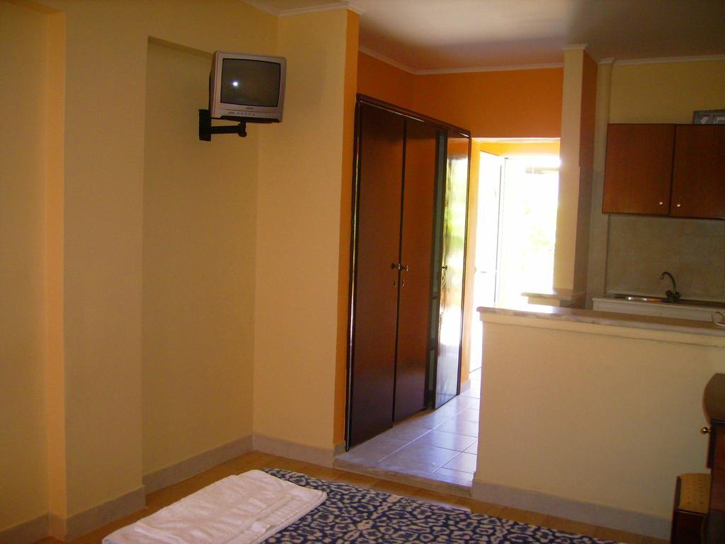 Aggelos Family Hotel Мораитика Экстерьер фото