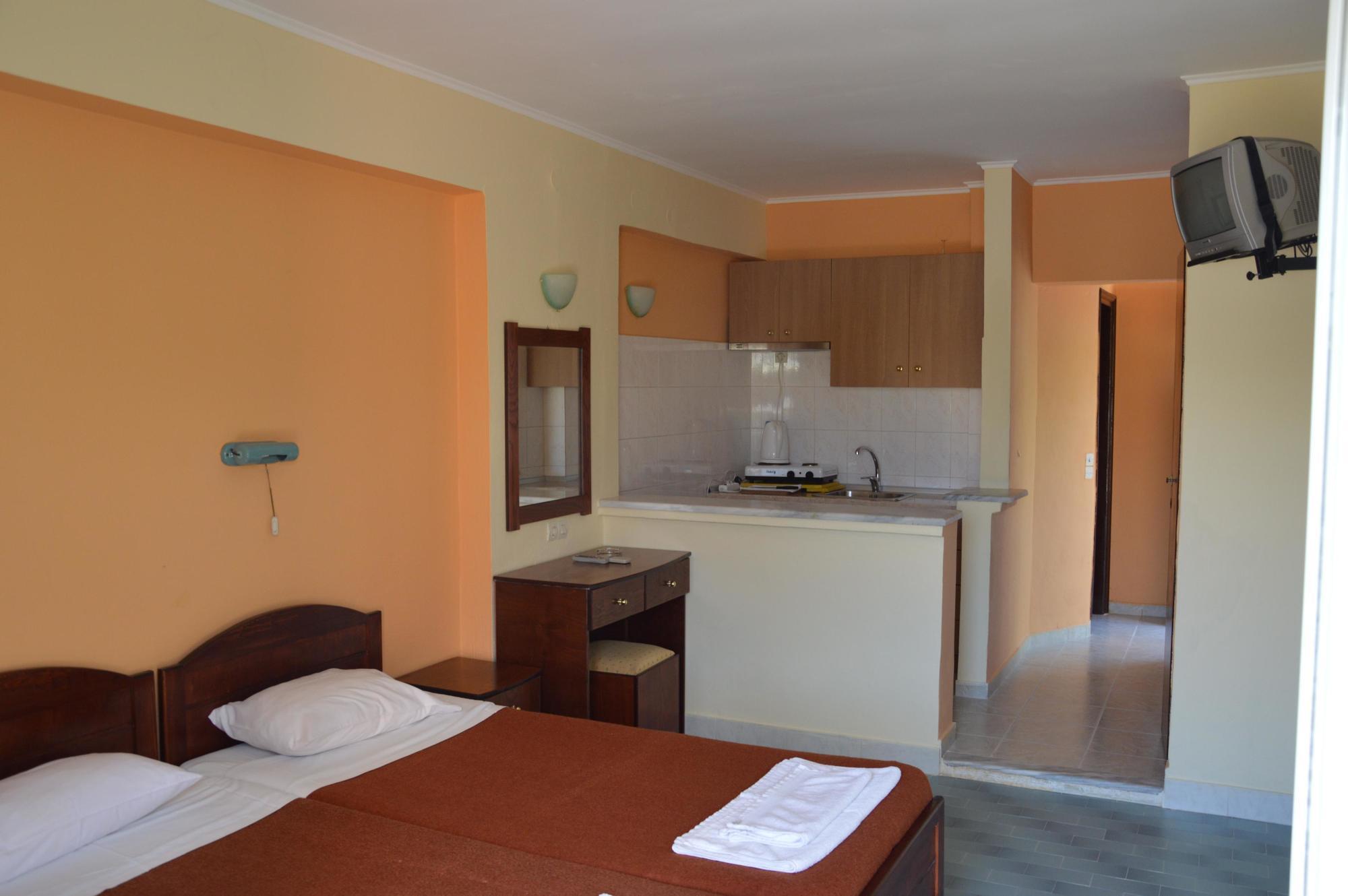 Aggelos Family Hotel Мораитика Экстерьер фото